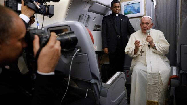 El papa Francisco abre la puerta a su renuncia, aunque aún no se la plantee: "No sería una catástrofe"