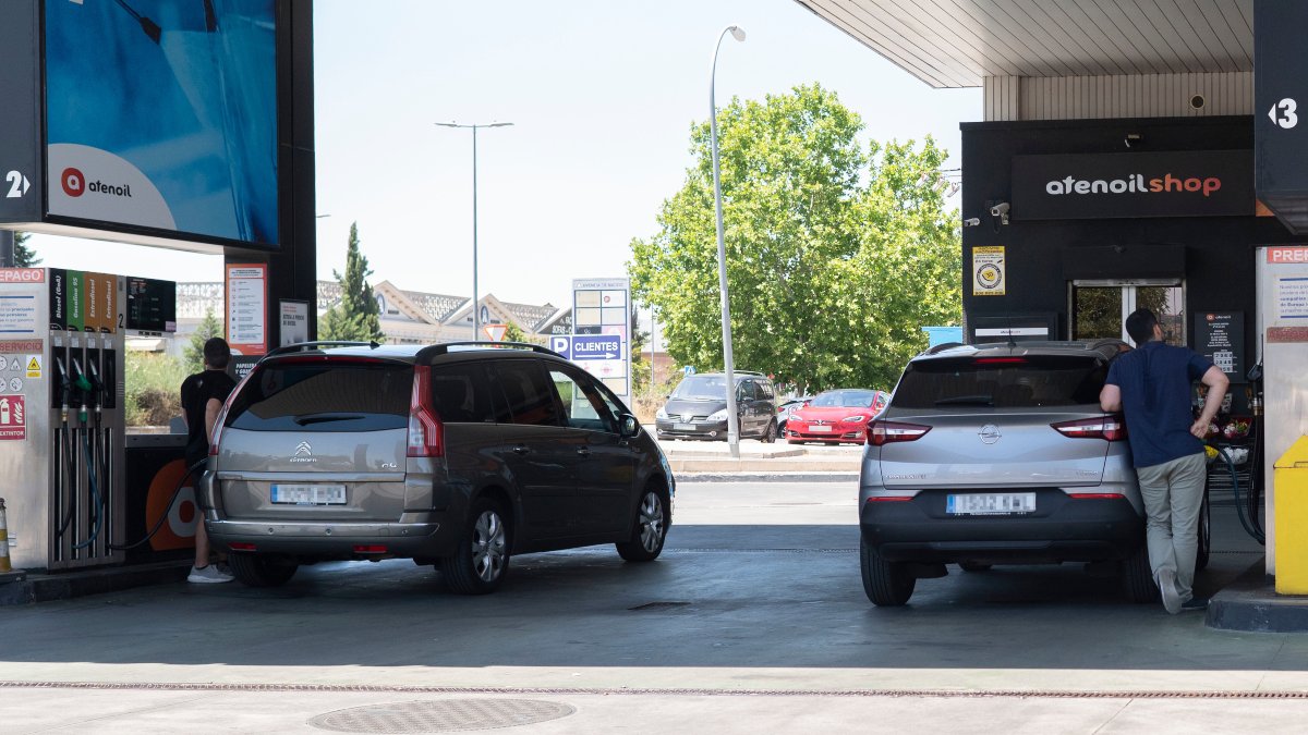 El precio de la gasolina encadena su cuarta caída y se sitúa en niveles del mes de mayo