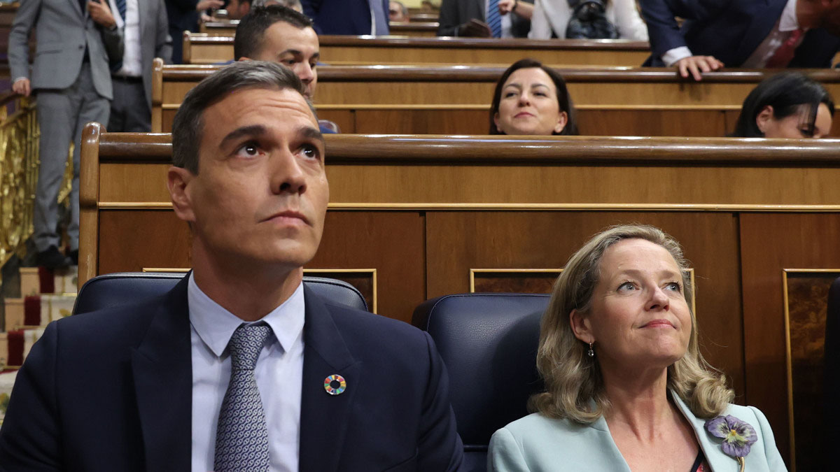 El fracaso de los fondos UE obliga a Sánchez a multiplicar las ayudas directas para ganar votos