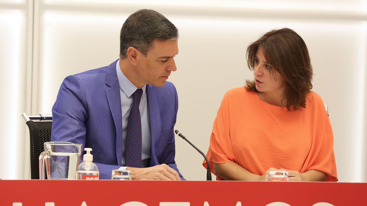 Sánchez agradece a Lastra su «compromiso» y la califica como «socialista ejemplar»