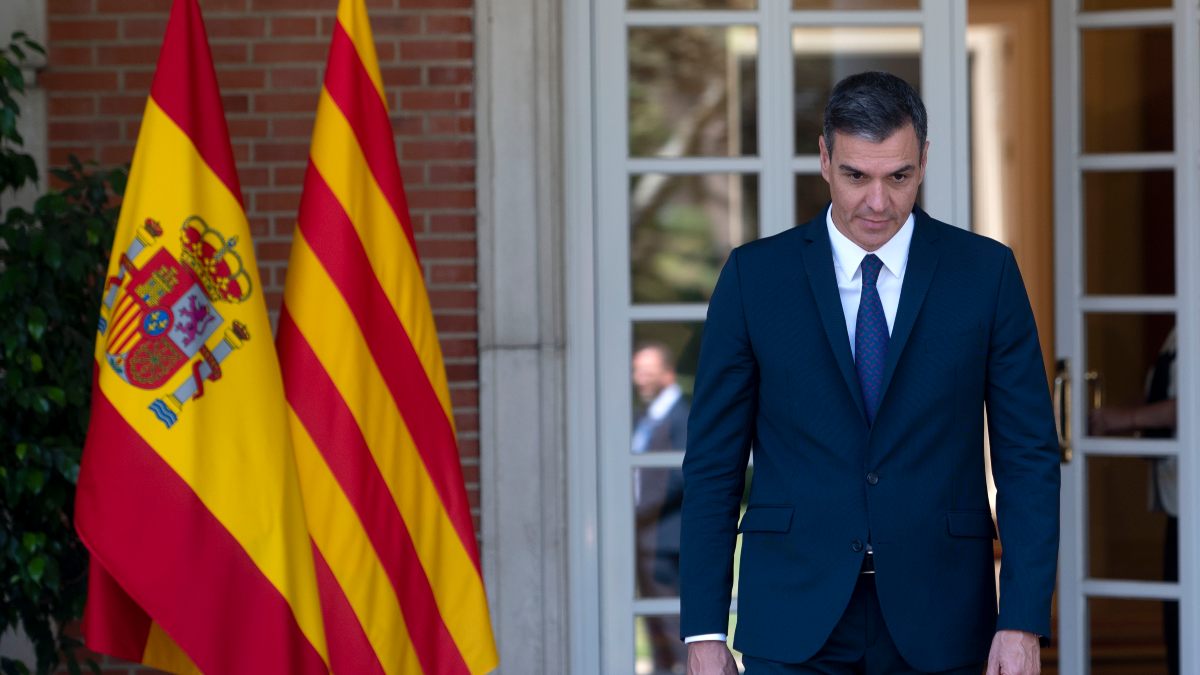 Simplificación y vacío: una relectura de la estrategia populista de Pedro Sánchez
