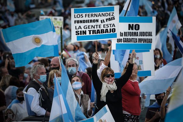 La Argentina del izquierdista Alberto Fernández roza en medio año la inflación que había previsto para todo 2022