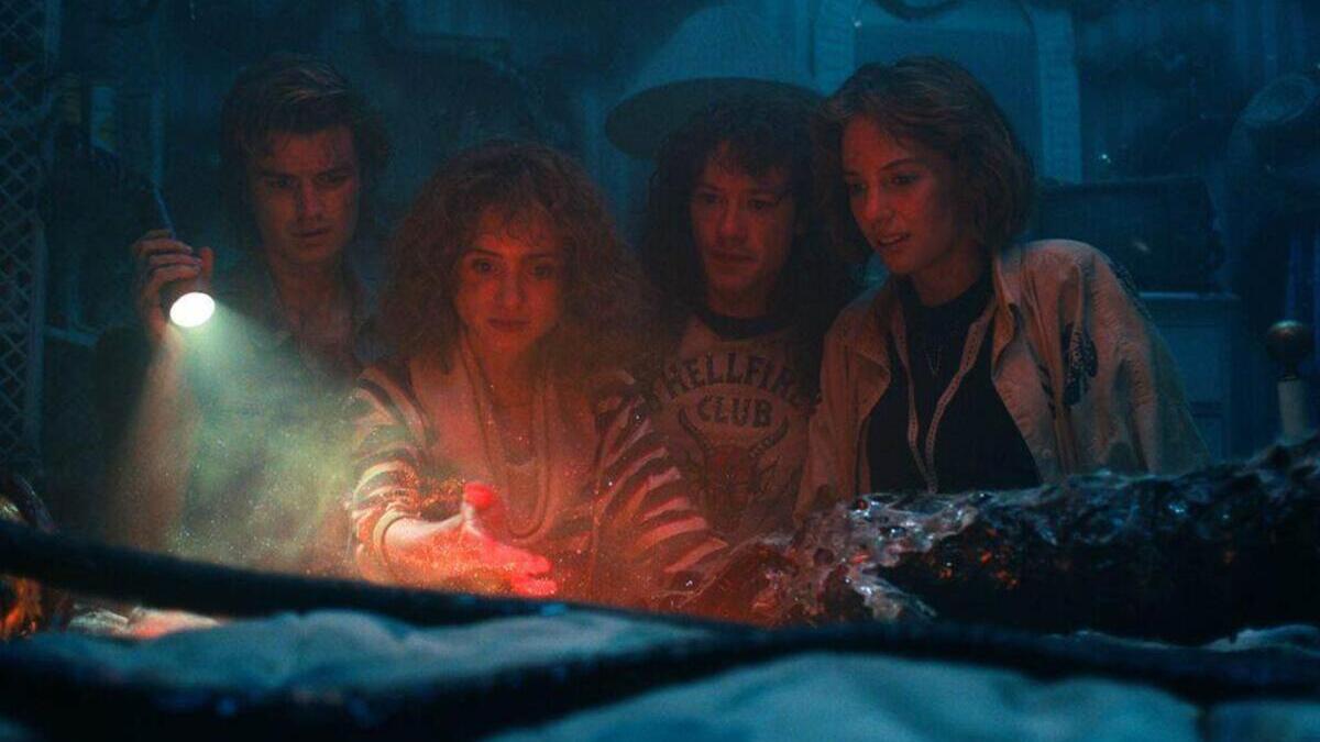 'Stranger Things': como polillas a la luz de los 80