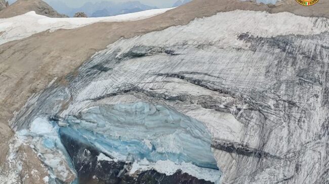 (VÍDEO) Siete personas fallecidas y 13 desaparecidas tras el desprendimiento  de un glaciar en los Alpes italianos