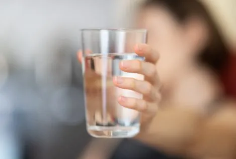 Por qué los japoneses nunca beben agua durante las comidas