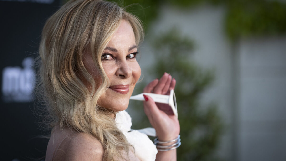Ana Obregón, harta de que «los políticos roben» (y defiende a Feijóo y a Amancio Ortega)