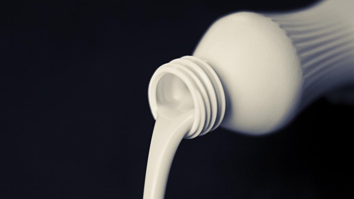 ¿Está contaminada la leche que bebemos?
