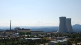 La UE adopta definitivamente clasificar como verdes las inversiones en gas y nuclear
