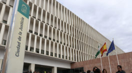 Dos policías alcanzan un pacto con la Fiscalía para evitar la cárcel tras abusar de una joven