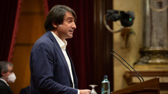 Un diputado de Junts, bajo la lupa tras abroncar a una periodista de TV3 que entrevistó a Borràs