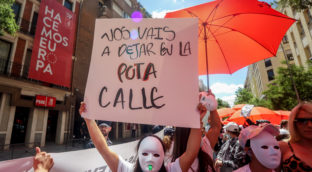 Las prostitutas amenazan con dar los nombres de los diputados clientes si les prohíben ejercer