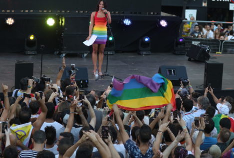 Gritos e insultos contra Martínez-Almeida al inicio del pregón del Orgullo