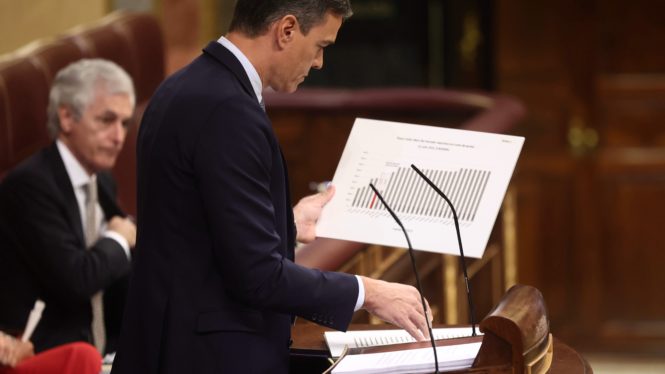 Sánchez anuncia dos impuestos temporales a la banca y a las grandes energéticas