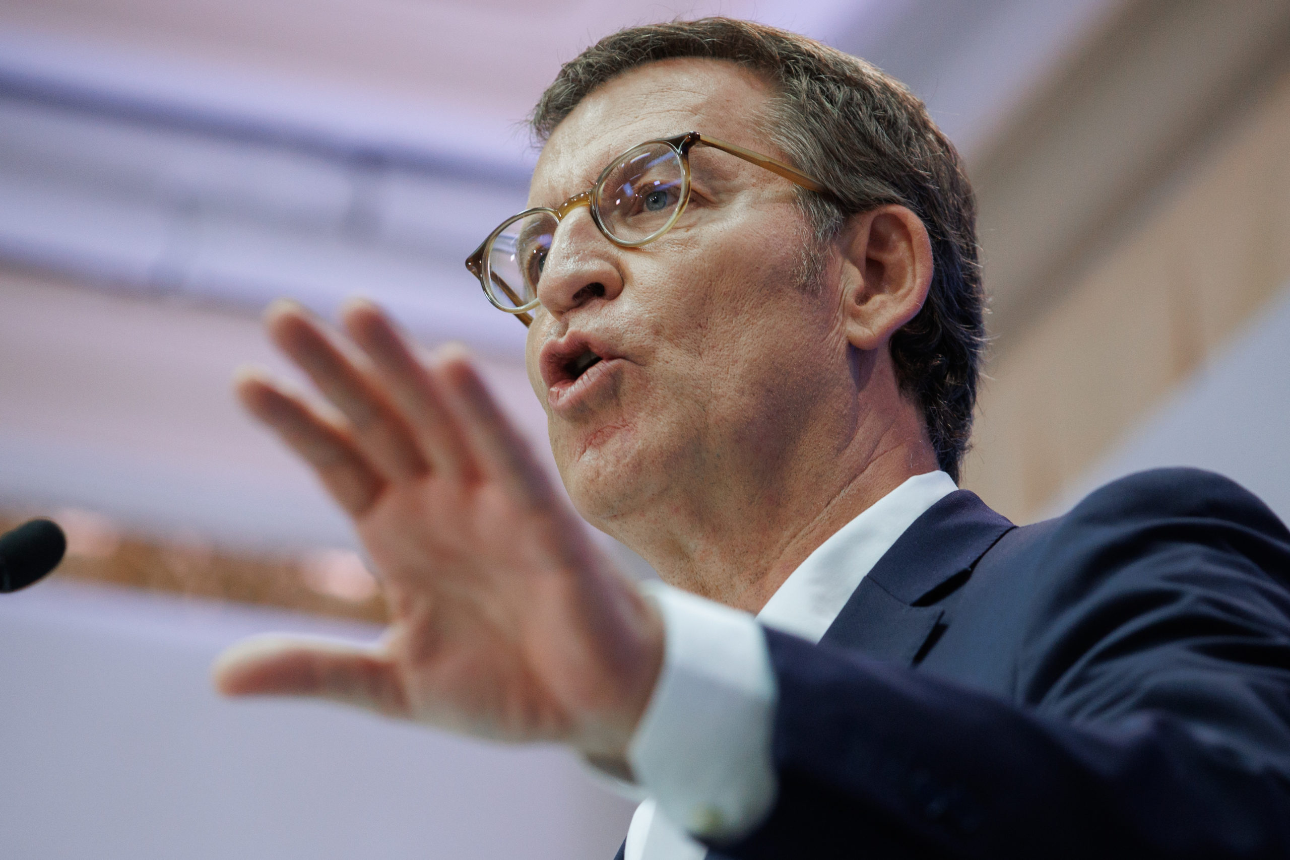 Feijóo critica el «atropello» de Sánchez al Poder Judicial