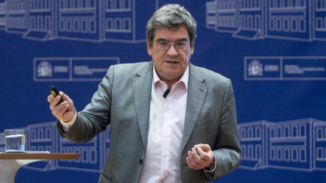 Escrivá señala como «una aspiración de décadas» el acuerdo sobre las cotizaciones por ingreso real