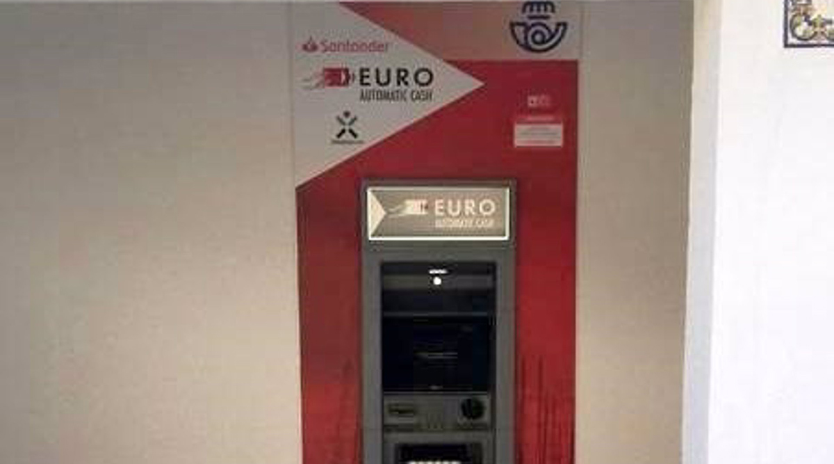 Correos cuenta ya con 129 cajeros en más de cien municipios tras el éxodo bancario