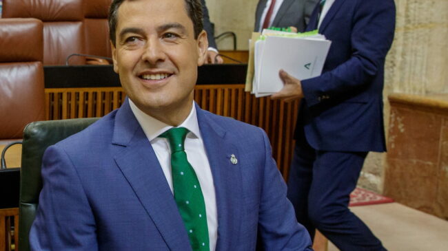 Juanma Moreno, investido por segunda vez presidente de la Junta de Andalucía con la abstención de Vox
