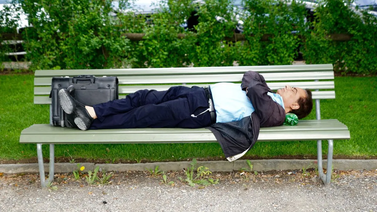 Dormir con calor: los cuatro errores que lastran tu descanso en vacaciones