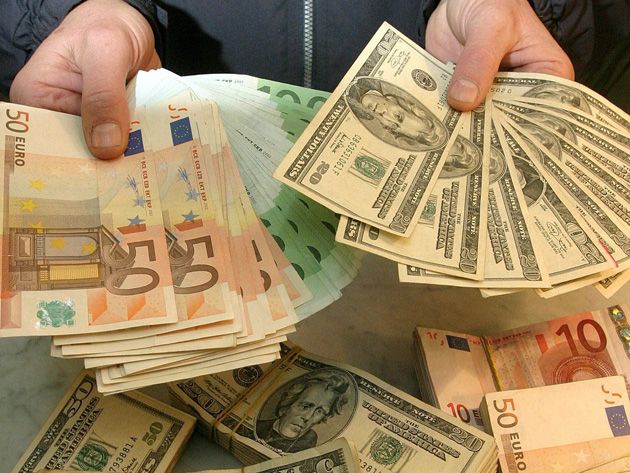 El euro cae a 1,03 dólares, el mínimo de los últimos veinte años