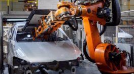 La actividad de las fábricas de la eurozona se frena a mínimos de 22 meses, según PMI