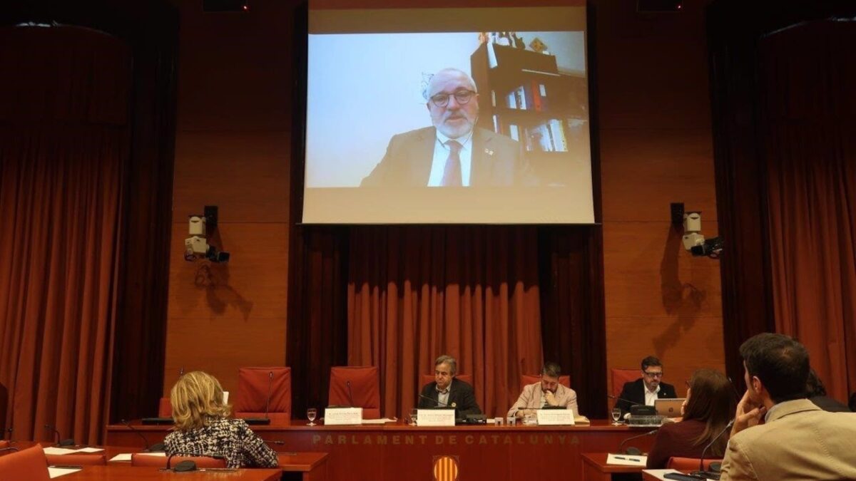 La Mesa del Parlament desobedece al TC y decide mantener la delegación de voto de Puig
