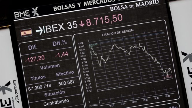 El Ibex 35 pierde un 0,92% en la semana, pero salva los 8.100 puntos