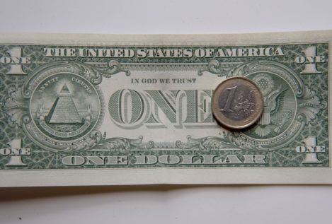 El dólar consolida su cambio por encima del euro