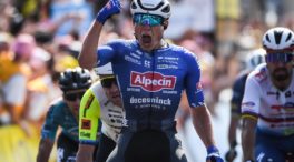 Philipsen se impone en el esprint de Carcasona en el Tour de Francia en un día difícil para Jumbo
