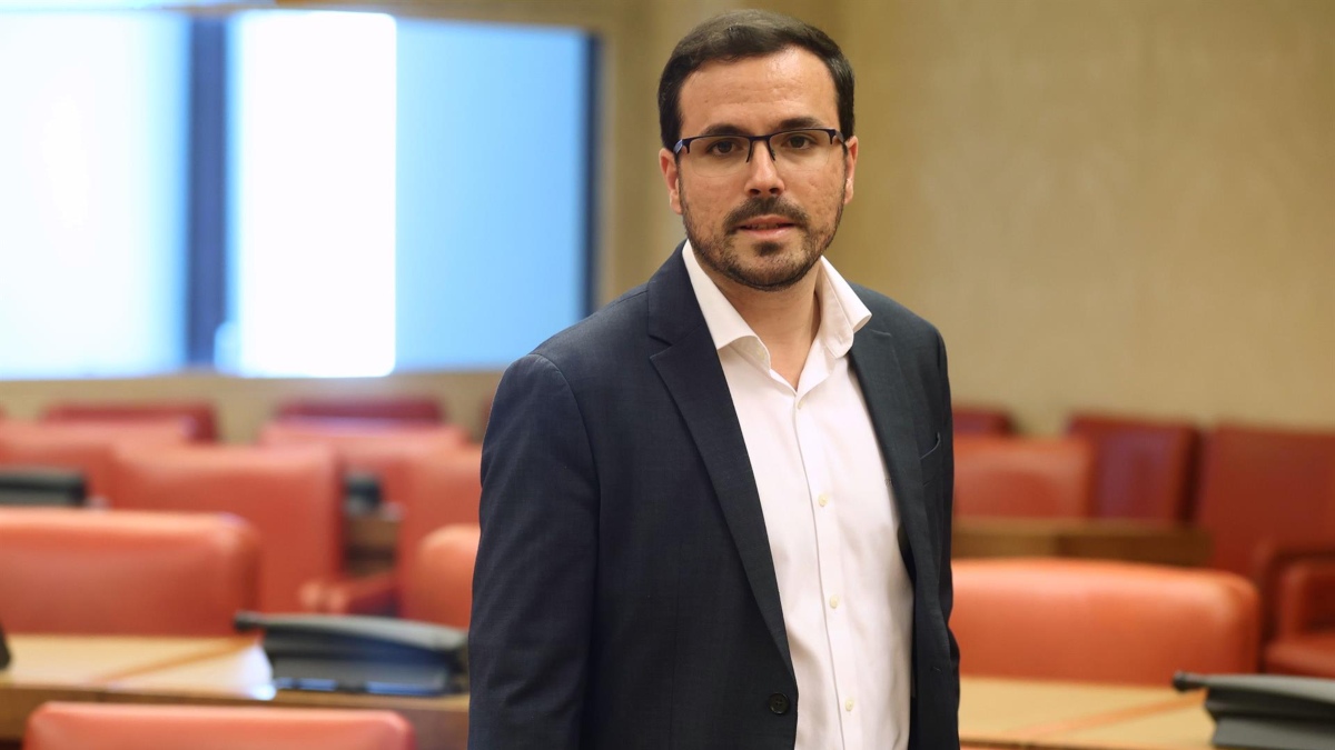 Garzón rechaza el aumento del gasto militar y reclama al PSOE medidas de izquierdas