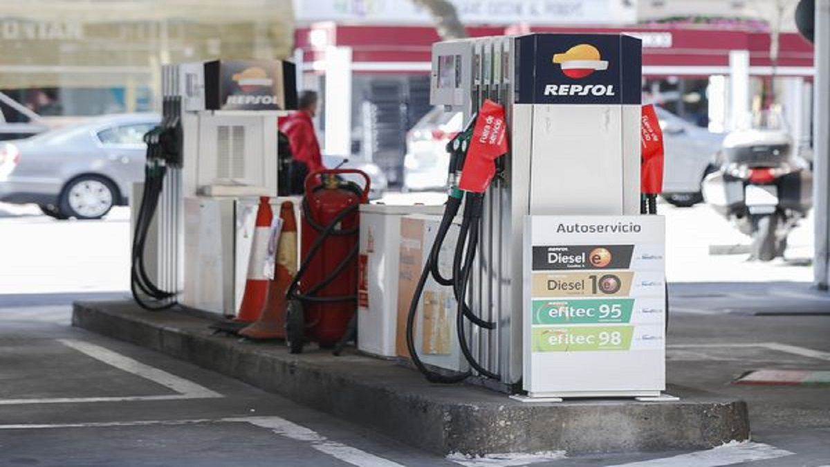 La gasolina sigue disparada aunque marca su precio más bajo desde mayo