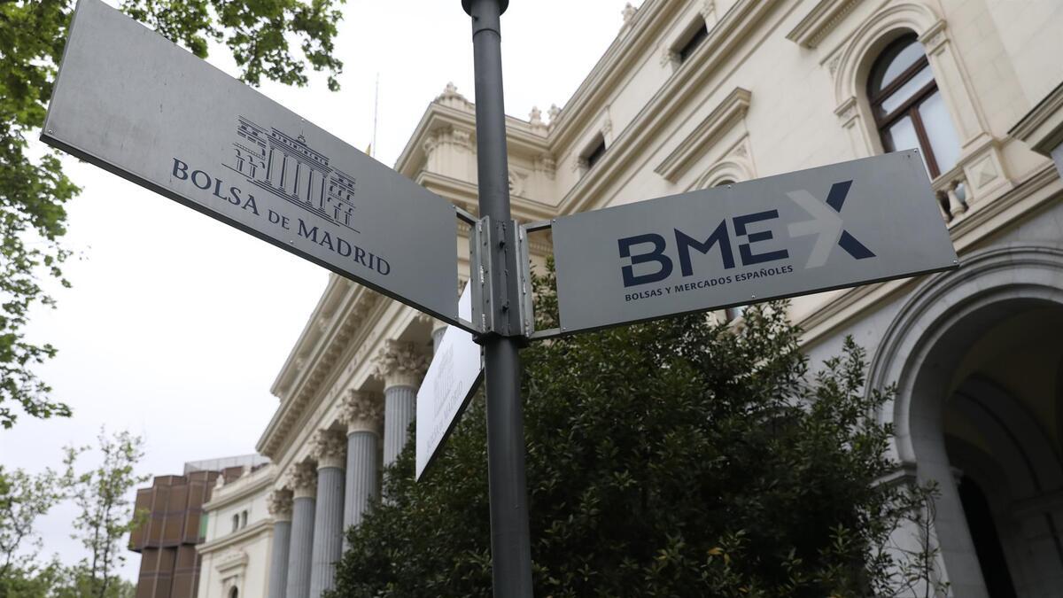 El Ibex se deja un 2,48% mientras el temor a una recesión se extiende por Europa