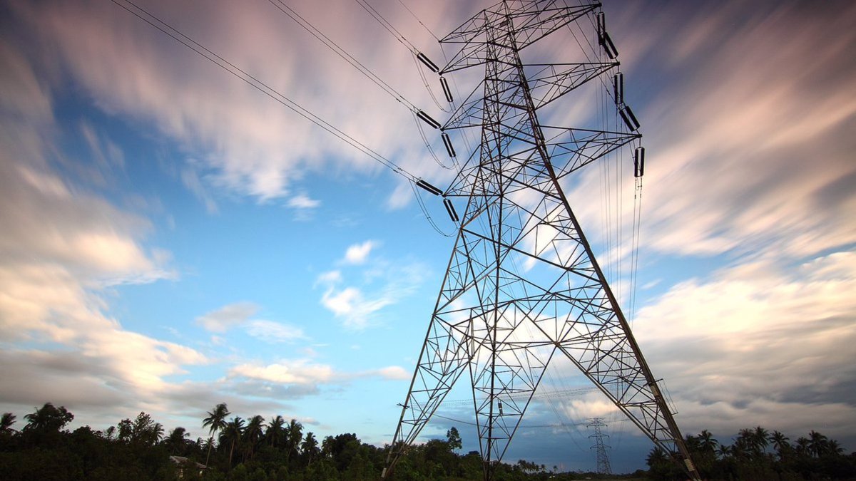 El precio de la luz baja un 23,5% este domingo