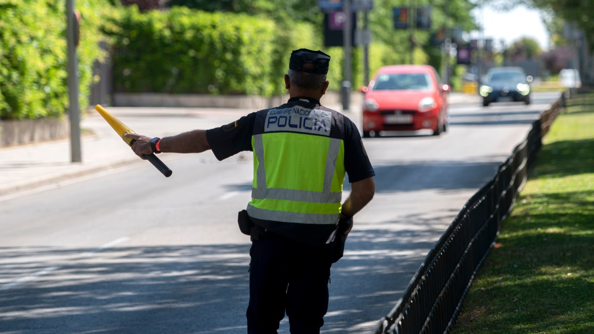 La DGT ya no te podrá multar por no llevar el carnet de conducir físico