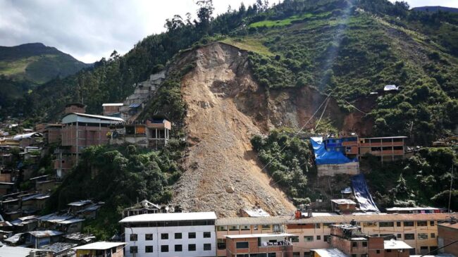 Perú declara el estado de emergencia en el distrito afectado por el deslizamiento de tierra