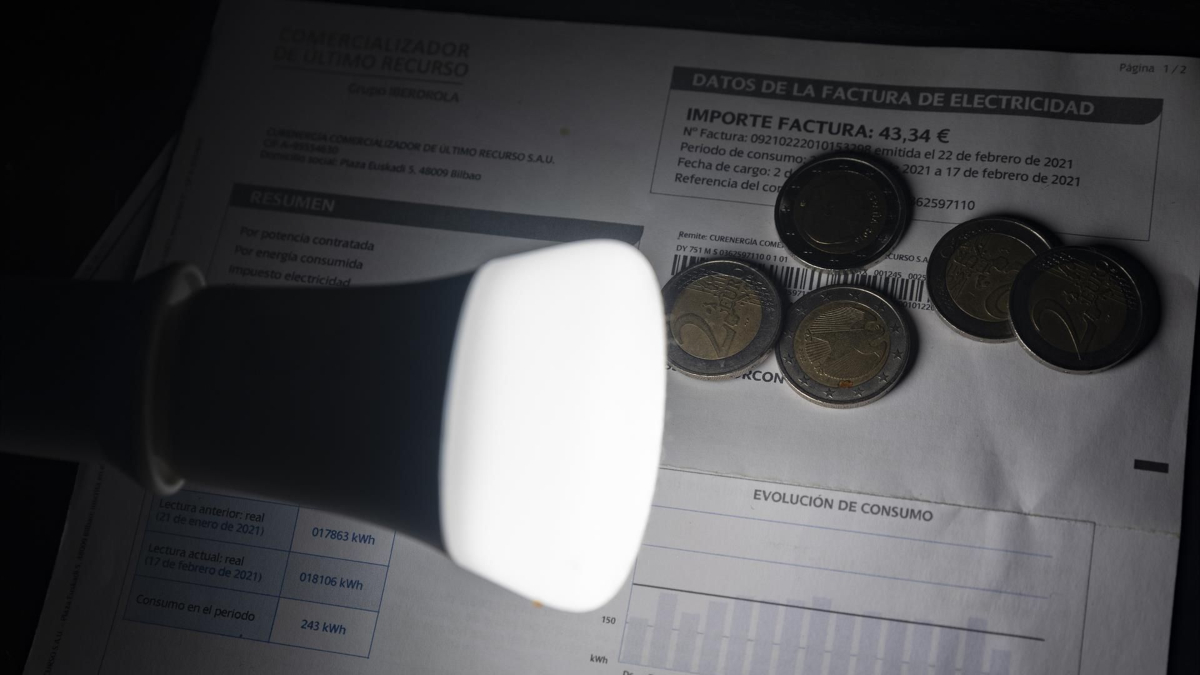 El precio de la luz para clientes de tarifa regulada sube un 11,6% este domingo
