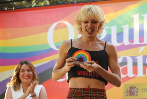 Ada Colau y Samantha Hudson: el populismo de izquierda y la secta LGTBI