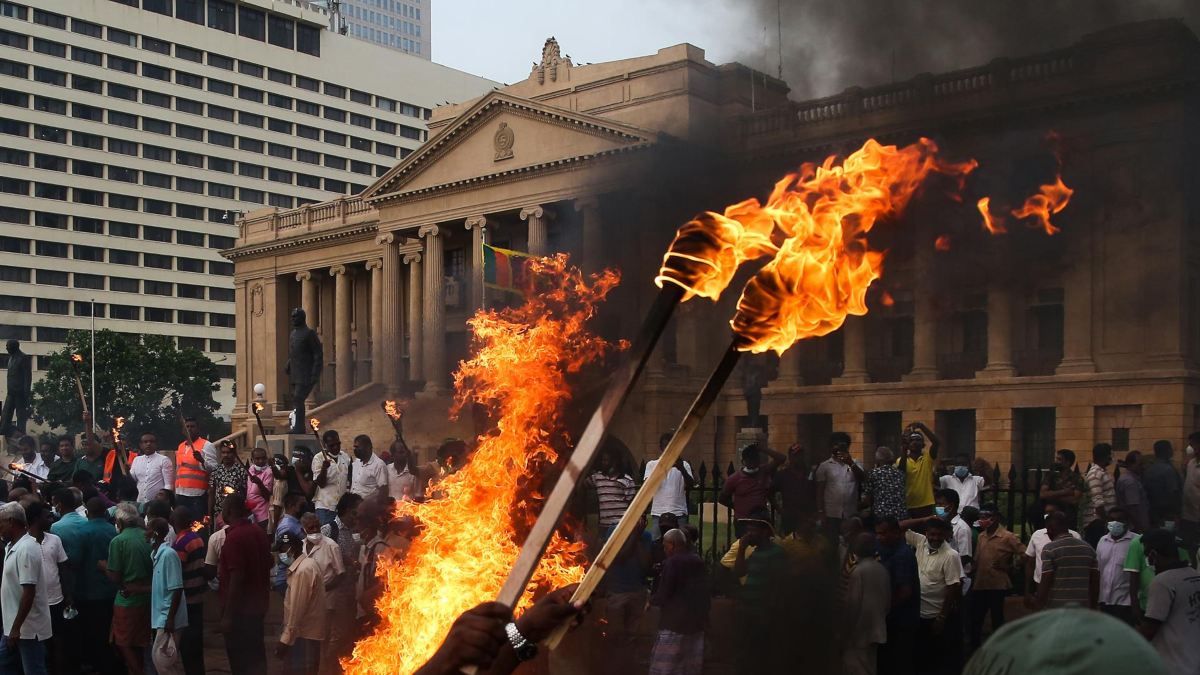La revolución popular de Sri Lanka deja ya 55 heridos, entre ellos un diputado
