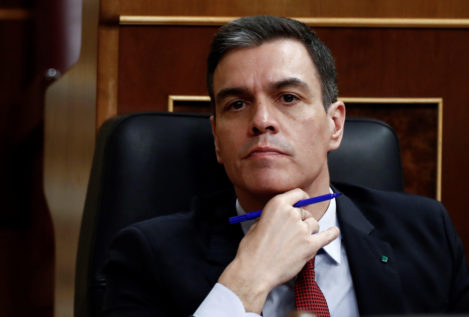 Temor en la banca a que el Gobierno intervenga en las hipotecas tras el impuesto de Sánchez