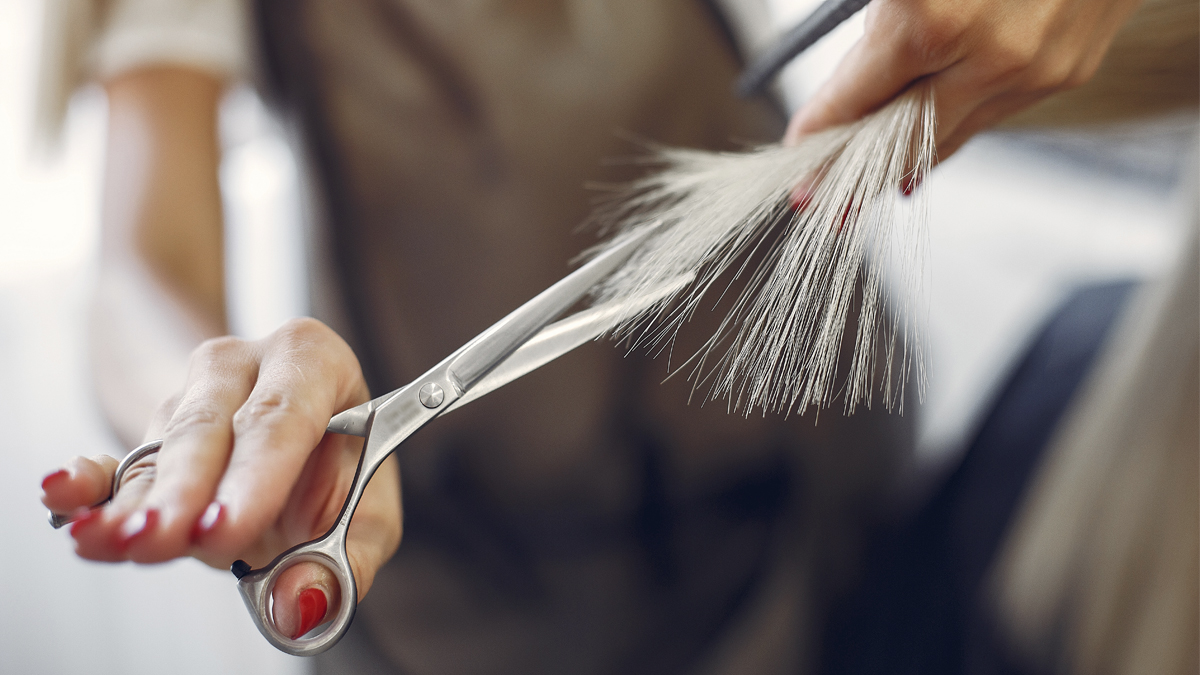 Es un mito que cortar el pelo no garantiza que crezca más rápido. (Fuente: Freepik/prostooleh)