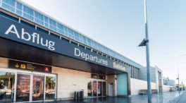 Demoras y desvíos en el aeropuerto de Tenerife Sur tras abortar el despegue un avión de Ryanair