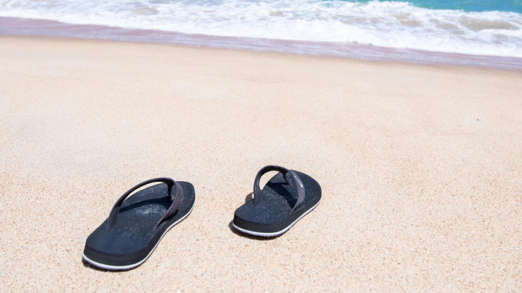 calzado verano pies lesiones chanclas sandalias riesgos dolor