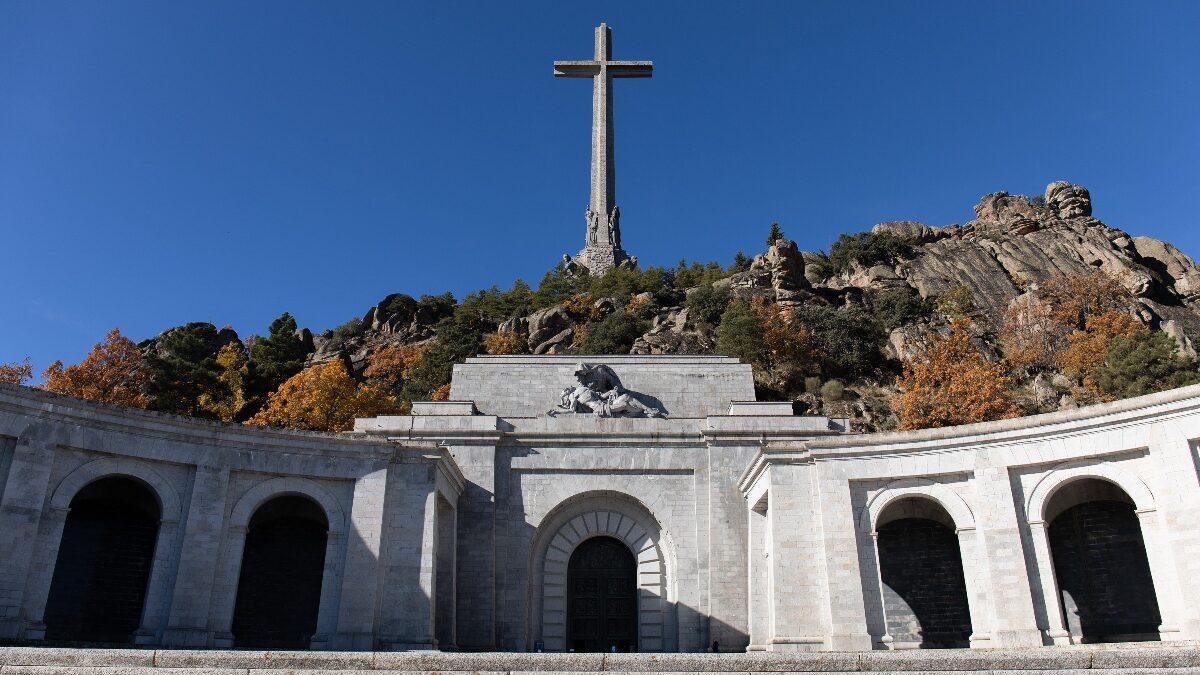 Acusan a una alcaldesa del PP de prevaricar con las exhumaciones en el Valle de los Caídos