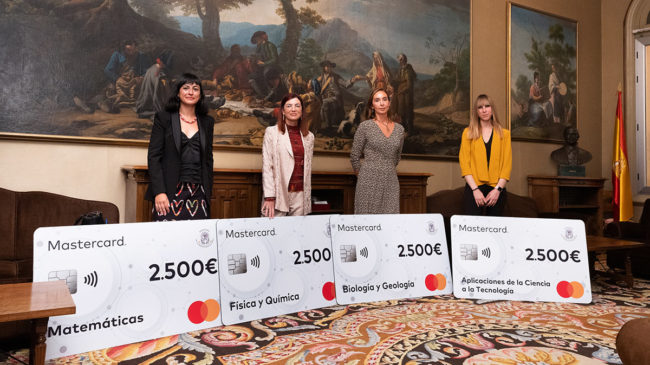 Premios FRACE: la iniciativa de Mastercard y la Fundación Real Academia de Ciencias para reconocer a las jóvenes científicas españolas abre su tercera convocatoria