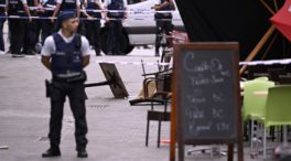 Bélgica eleva la alerta antiterrorista tras arrollar una furgoneta una terraza de Bruselas