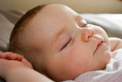 Dormir con calor y niños: seis claves para descansar en familia