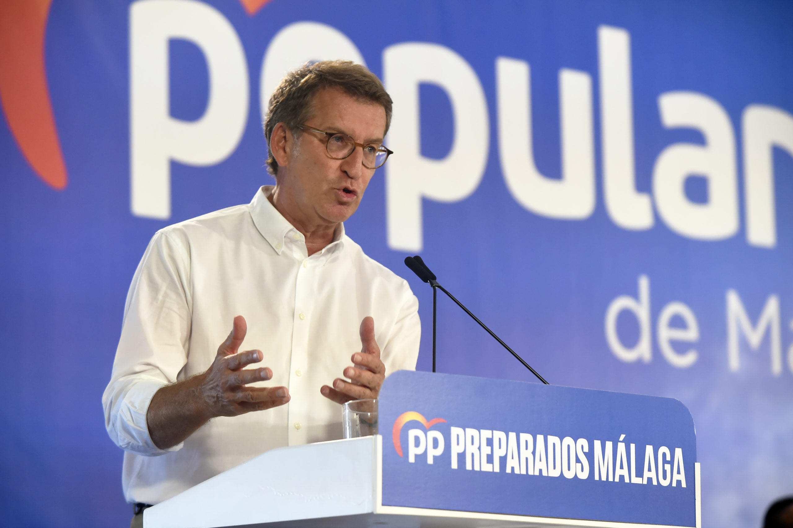 Feijóo critica un Gobierno de Sánchez que hace «oposición a la oposición»