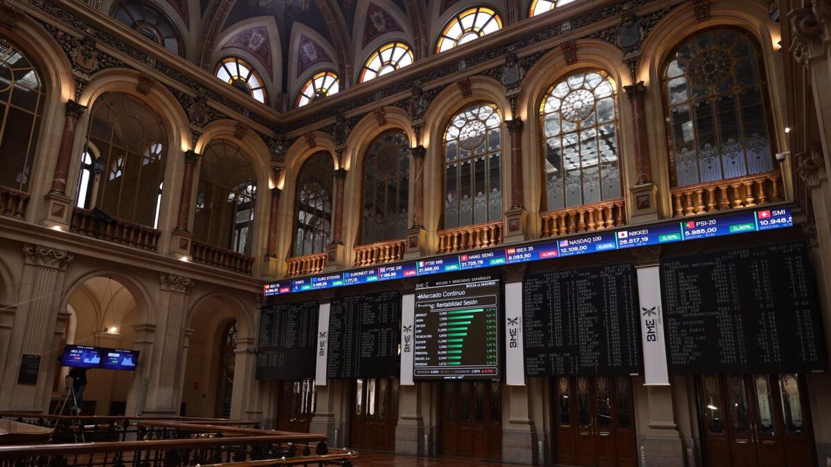 El Ibex 35 rompe su racha positiva y se aleja de los 8.500 puntos