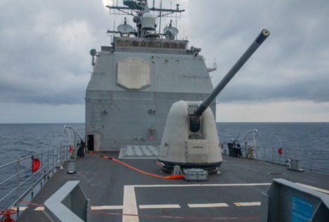 Dos buques de guerra de EEUU navegan por el estrecho de Taiwán