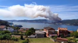 Un incendio en Pontevedra obliga a activar la alerta por su proximidad a un núcleo de casas