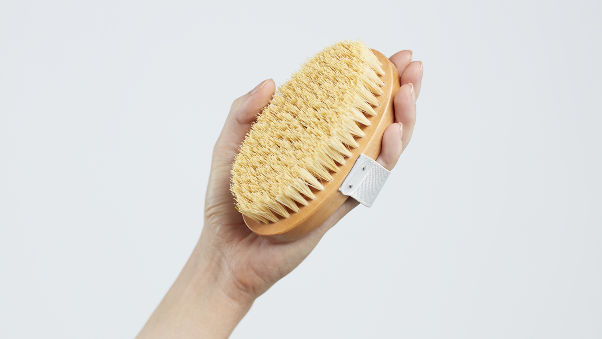 Cepillo exfoliante para la realización del dry brushing de la firma Elemis